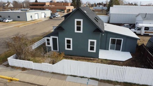 306 1 Street WEST Hanna, AB T0J 1P0