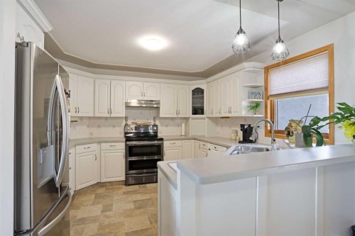 731 Parkland Drive East, Brooks, AB - Indoor Photo Showing Kitchen With Double Sink