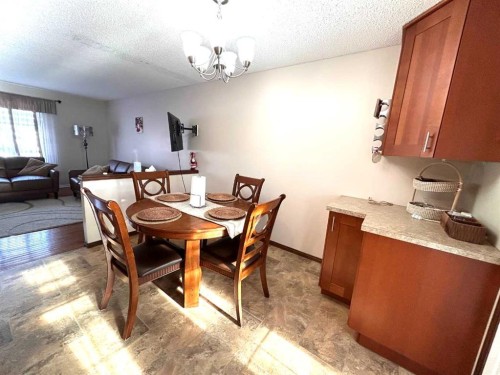 11 Lake Newell Crescent East, Brooks, AB - Indoor Photo Showing Dining Room