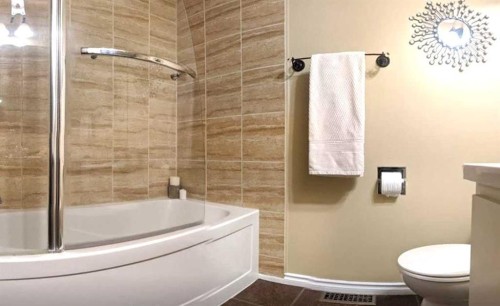 11 Lake Newell Crescent East, Brooks, AB - Indoor Photo Showing Bathroom