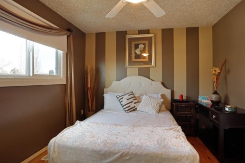 1120 2 Avenue East, Brooks, AB - Indoor Photo Showing Bedroom
