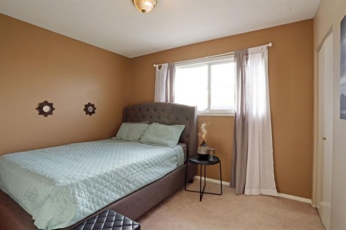 1120 2 Avenue East, Brooks, AB - Indoor Photo Showing Bedroom