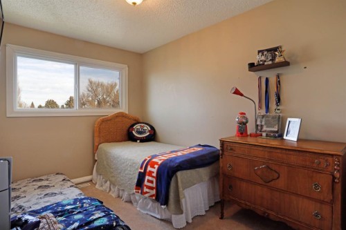 1120 2 Avenue East, Brooks, AB - Indoor Photo Showing Bedroom