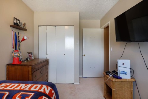 1120 2 Avenue East, Brooks, AB - Indoor Photo Showing Bedroom