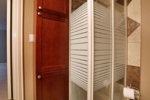 1120 2 Avenue East, Brooks, AB - Indoor Photo Showing Bathroom