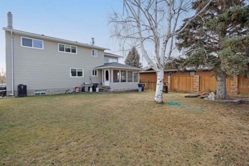 1120 2 Avenue East, Brooks, AB - Outdoor