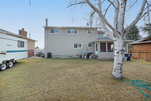 1120 2 Avenue East, Brooks, AB - Outdoor