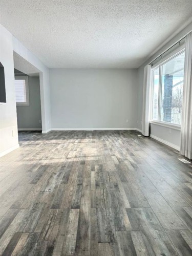 1120 2 Avenue East, Brooks, AB - Indoor Photo Showing Other Room