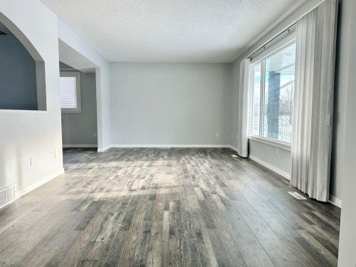1120 2 Avenue East, Brooks, AB - Indoor Photo Showing Other Room