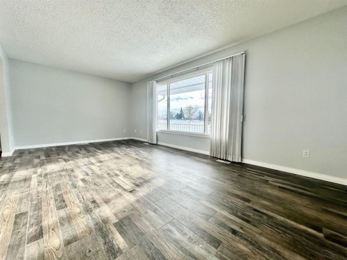 1120 2 Avenue East, Brooks, AB - Indoor Photo Showing Other Room