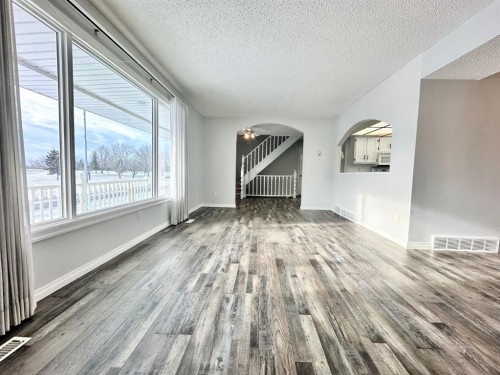 1120 2 Avenue East, Brooks, AB - Indoor Photo Showing Other Room