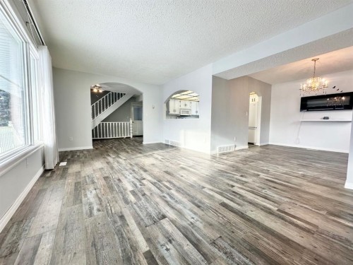 1120 2 Avenue East, Brooks, AB - Indoor