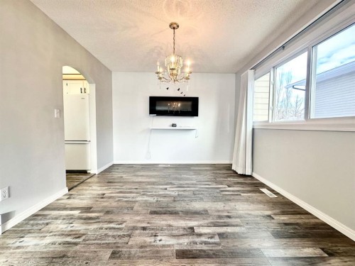 1120 2 Avenue East, Brooks, AB - Indoor Photo Showing Other Room