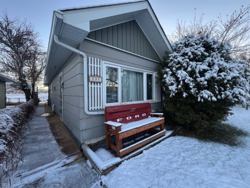 835 3 Avenue, Drumheller, AB - Outdoor