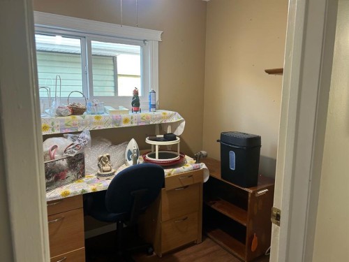 835 3 Avenue, Drumheller, AB - Indoor Photo Showing Office