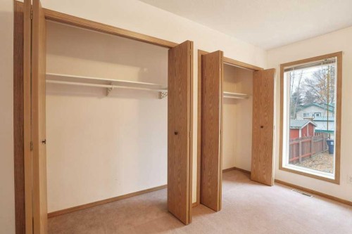 21 Pine Avenue West, Brooks, AB - Indoor Photo Showing Other Room