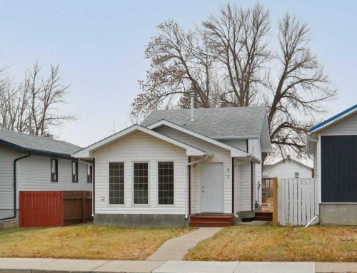 21 Pine Avenue West, Brooks, AB - Outdoor