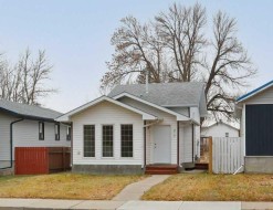 21 Pine Avenue WEST Brooks, AB T1R 0A1
