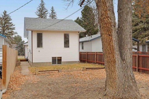 21 Pine Avenue West, Brooks, AB - Outdoor