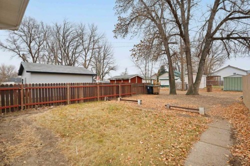 21 Pine Avenue West, Brooks, AB - Outdoor