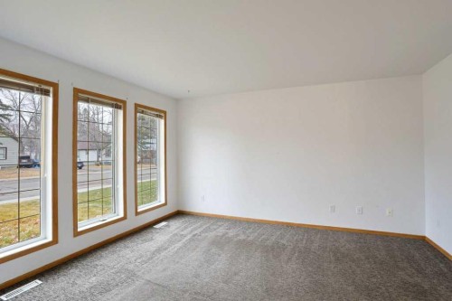 21 Pine Avenue West, Brooks, AB - Indoor Photo Showing Other Room