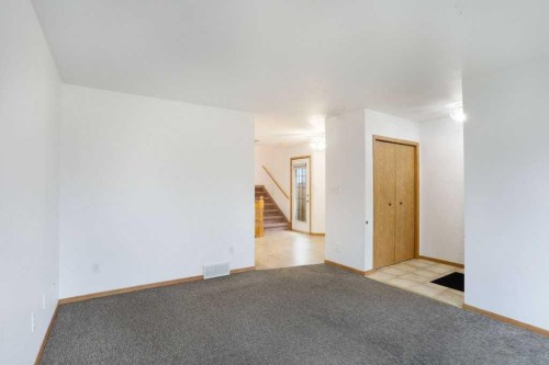 21 Pine Avenue West, Brooks, AB - Indoor Photo Showing Other Room