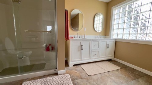 30371 Range Road 143, Hanna, AB - Indoor Photo Showing Bathroom