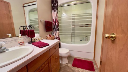 30371 Range Road 143, Hanna, AB - Indoor Photo Showing Bathroom