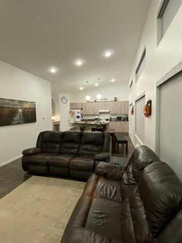 29 Weinmeyer Way, Duchess, AB - Indoor Photo Showing Living Room