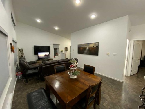 29 Weinmeyer Way, Duchess, AB - Indoor Photo Showing Dining Room