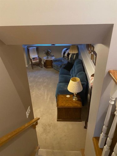 19 Prestwick Green Se, Calgary, AB - Indoor Photo Showing Other Room