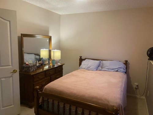 19 Prestwick Green Se, Calgary, AB - Indoor Photo Showing Bedroom