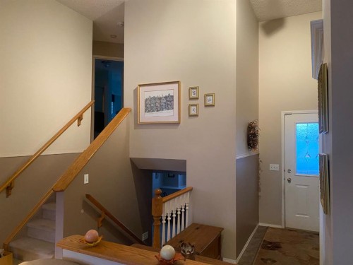 19 Prestwick Green Se, Calgary, AB - Indoor Photo Showing Other Room