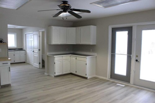 Blue Sign 114 145006 Cassils Rd Subdivision, Rural Newell, County Of, AB - Indoor Photo Showing Kitchen