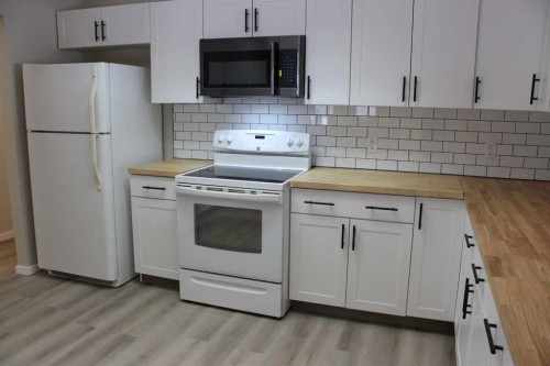 Blue Sign 114 145006 Cassils Rd Subdivision, Rural Newell, County Of, AB - Indoor Photo Showing Kitchen