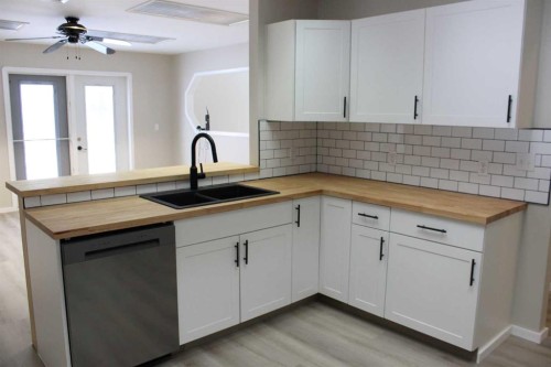 Blue Sign 114 145006 Cassils Rd Subdivision, Rural Newell, County Of, AB - Indoor Photo Showing Kitchen With Double Sink