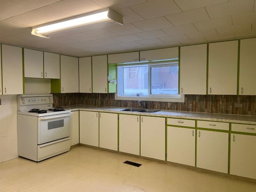 1914 North River Drive, Drumheller, AB - Indoor Photo Showing Kitchen With Double Sink