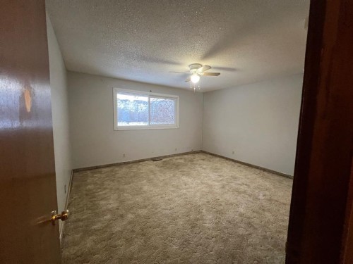 1914 North River Drive, Drumheller, AB - Indoor Photo Showing Other Room