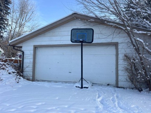 1914 North River Drive, Drumheller, AB - Outdoor