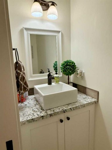 165 10 Avenue Se, Drumheller, AB - Indoor Photo Showing Bathroom
