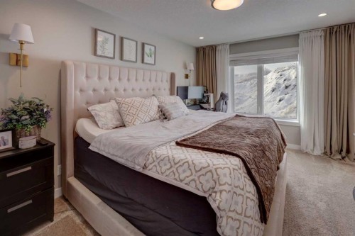 165 10 Avenue Se, Drumheller, AB - Indoor Photo Showing Bedroom