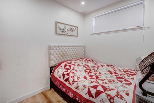 165 10 Avenue Se, Drumheller, AB - Indoor Photo Showing Bedroom