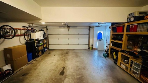 165 10 Avenue Se, Drumheller, AB - Indoor Photo Showing Garage