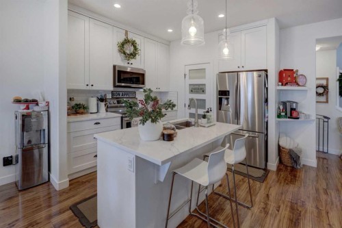 165 10 Avenue Se, Drumheller, AB - Indoor Photo Showing Kitchen With Upgraded Kitchen