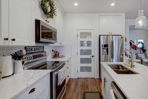 165 10 Avenue Se, Drumheller, AB - Indoor Photo Showing Kitchen With Double Sink With Upgraded Kitchen