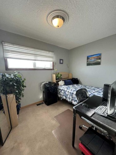 4915 57 Avenue, Taber, AB - Indoor Photo Showing Bedroom