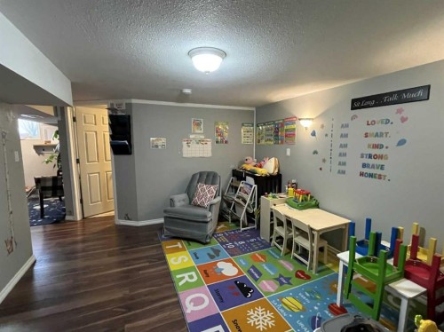 4915 57 Avenue, Taber, AB - Indoor