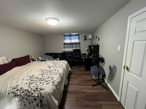 4915 57 Avenue, Taber, AB - Indoor Photo Showing Bedroom