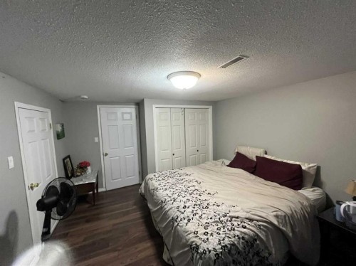4915 57 Avenue, Taber, AB - Indoor Photo Showing Bedroom