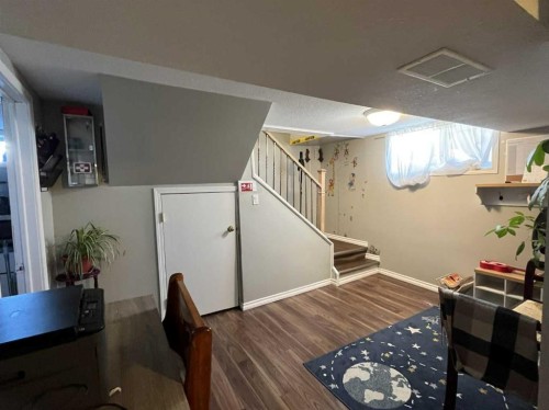 4915 57 Avenue, Taber, AB - Indoor